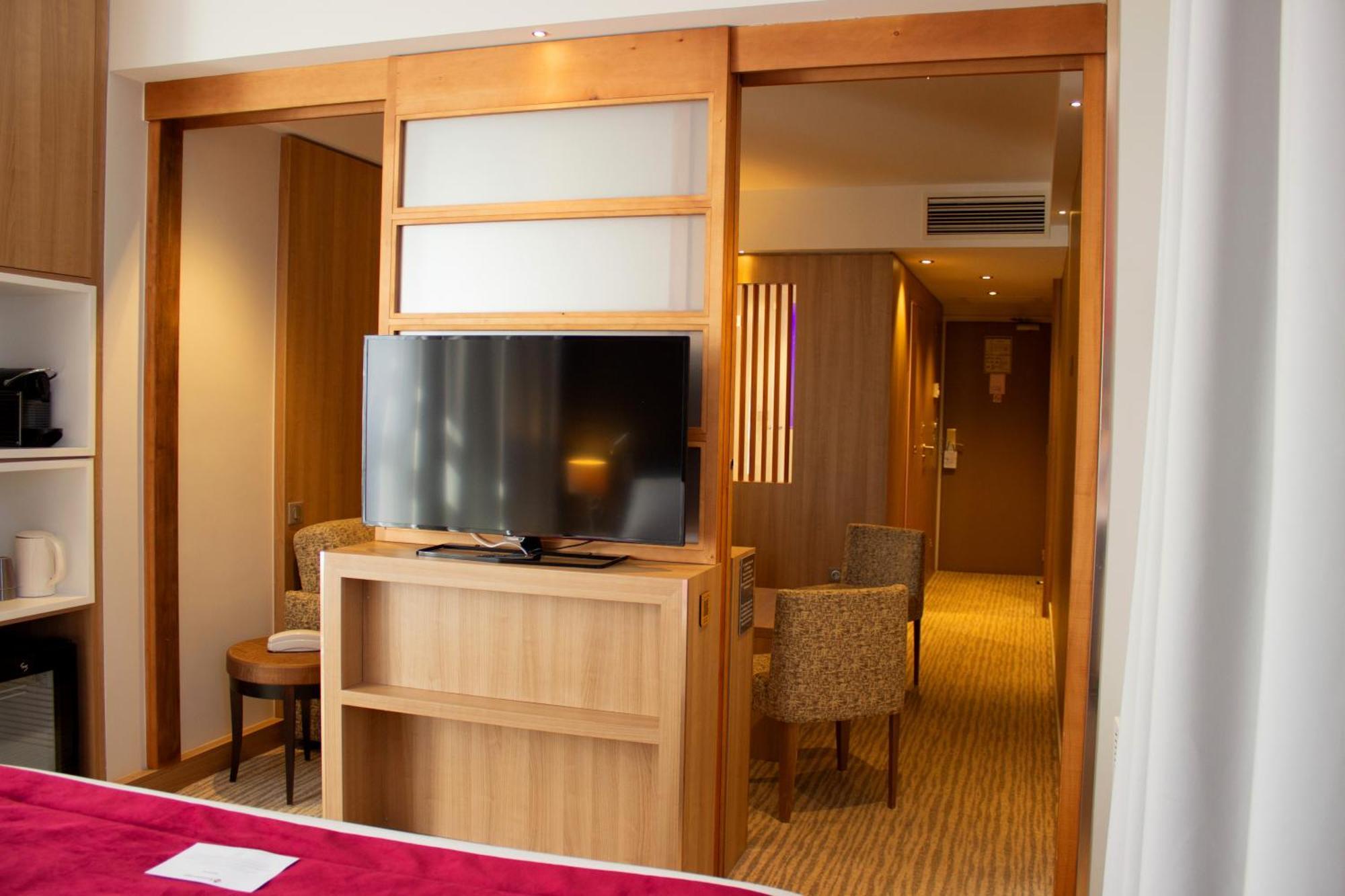 Best Western Plus Le Lavarin Авиньон Экстерьер фото